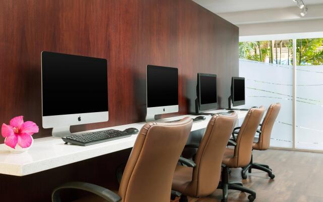 Courtyard by Marriott Waikiki Beach