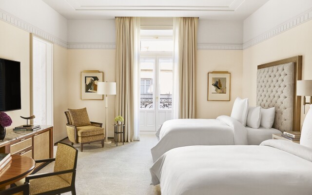 Отель Four Seasons Hotel Madrid