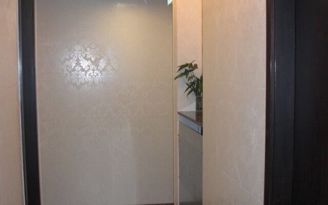 Empire Commercial Hotel