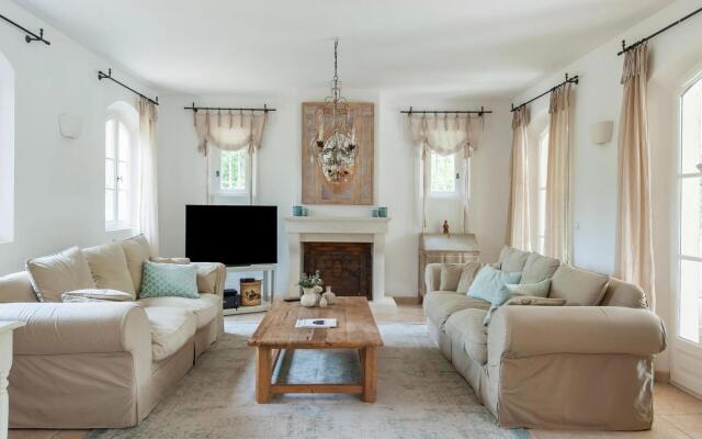 Plush Villa in Saint Tropez with Artistic Interiors & Pool