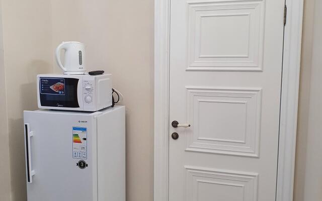 Anna and King  (on Zheleznodorozhnoy)