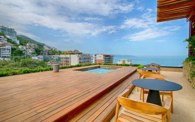 Sailview 703 Romantic Zone Rooftop Pool Ocean Views