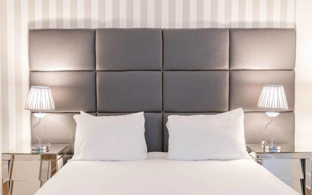 Edinburgh Castle Apartments and Suites