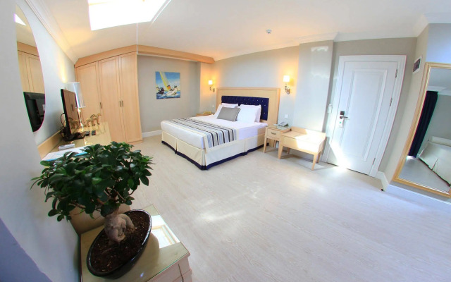 Palm Bay Beach Hotel