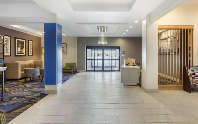 Holiday Inn Express Hotel & Suites Houston-Alvin by IHG