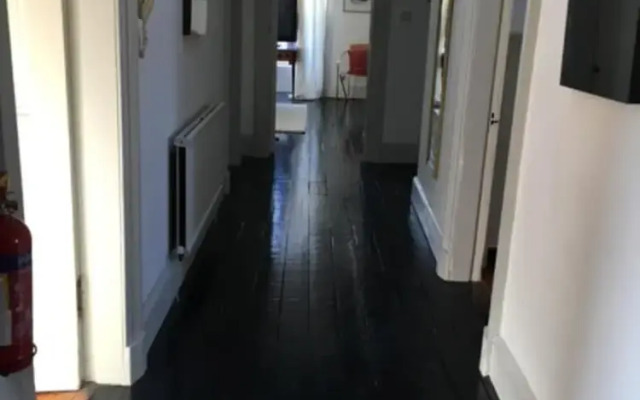 Spacious 4 Bedrooms Apartment in City Centre