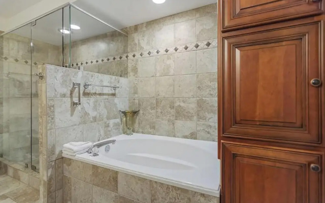 Shoreline Towers 1022