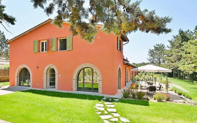 Luxury 2 Rooms Apt Azure in Siena Resort