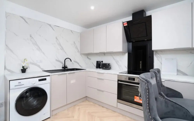 Comfy 3 Bed House - Free Parking