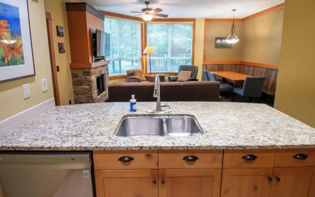 Timberline Lodges by Fernie Lodging Co