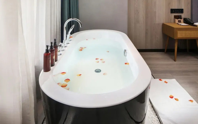 Mehood Lestie International Hotel Nancun Wanbo Metro Station Branch