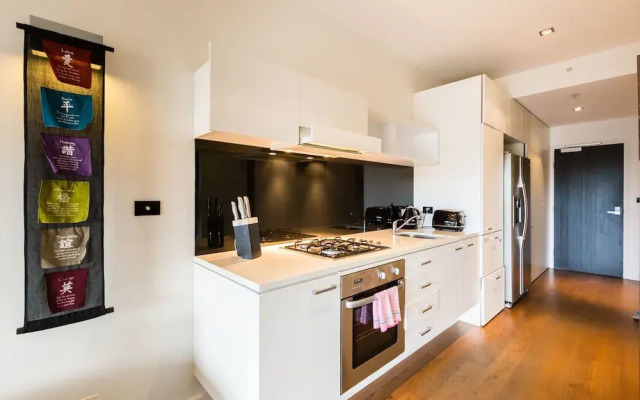 Cleo, 1BDR St Kilda Apartment