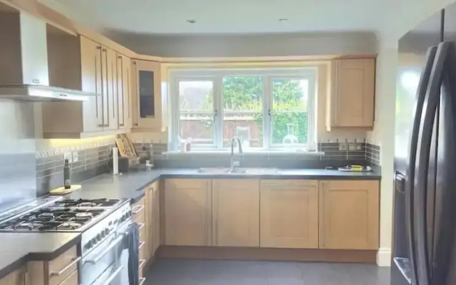 5-bedroom Family Holiday Home Sleeps 7 Garden Parking Pet Friendly North Wales