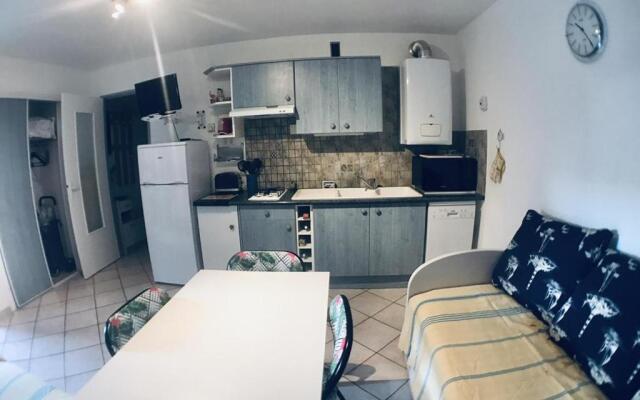 AS16106 - Studio centre ville avec parking privé