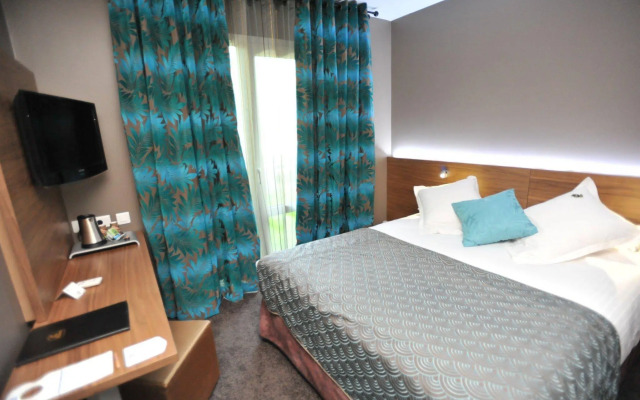 Hotel Full Colors