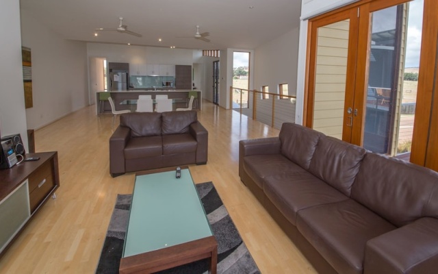 South Shores Yellowfin Villa 95 - South Shores Normanville – Guest Rooms – Normanville
