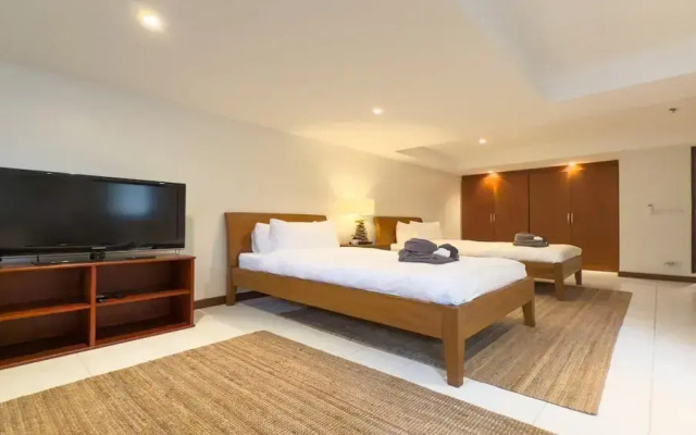 Tropical Poolside Villa SGB4