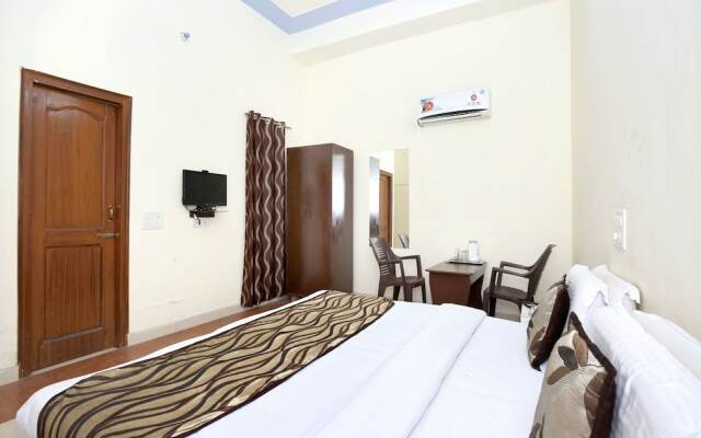 OYO 7609 Hotel Dolphin