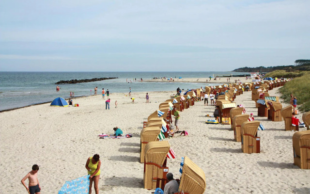 Apartment in Wieck am Darss with garden