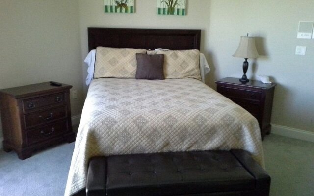 Spacious Englewood House with Deck - On The Beach!