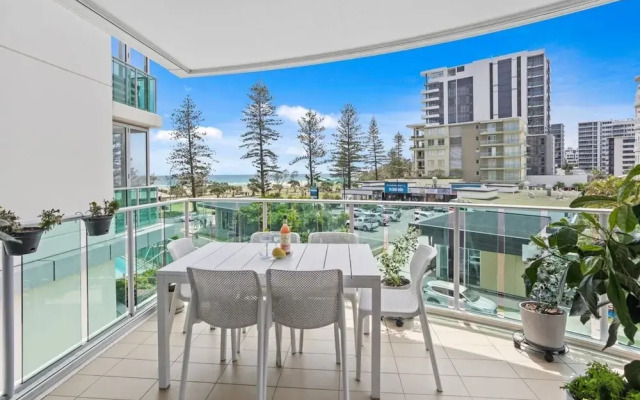 Luxury Beachfront Stay in Kirra