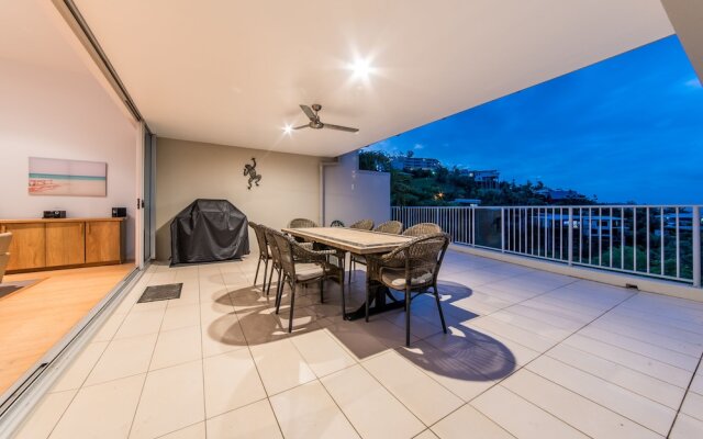 Azure Seas Executive - Airlie Beach