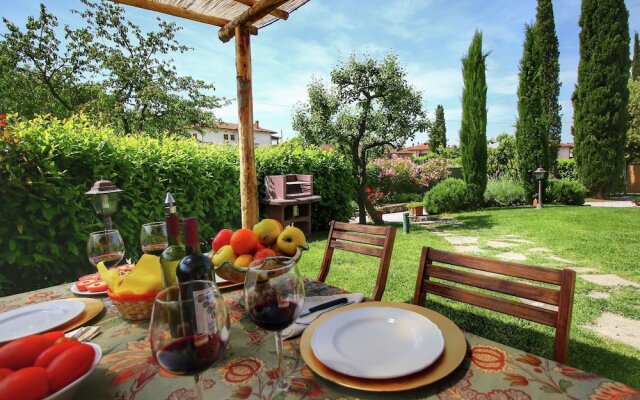Luxurious Cottage in Lucignano with Pool