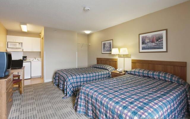 HomeTowne Studios by Red Roof Spokane - Valley