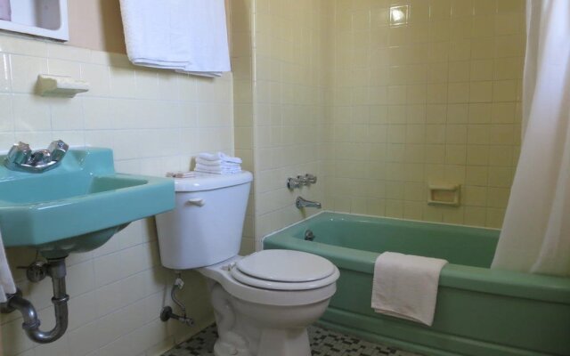 Riverview Motel