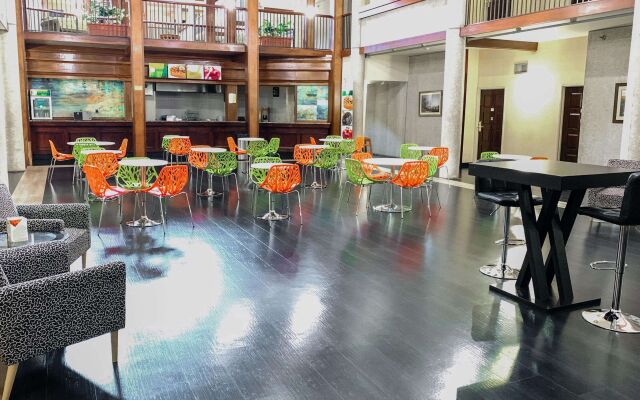 Quality Inn & Suites Downtown North