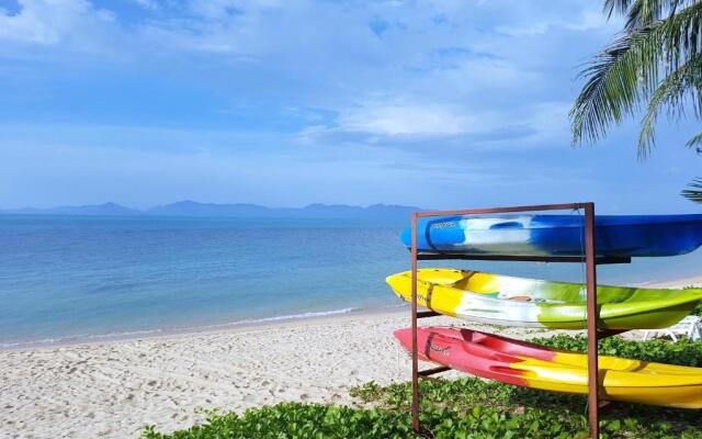 Beachside 3-bedroom Townhouse w Private Pool at 70 Meters From Beach