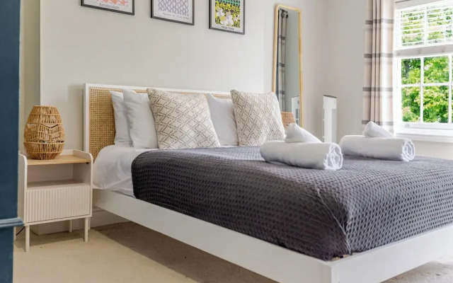 Stylish 5BD Townhouse in Leamington Spa