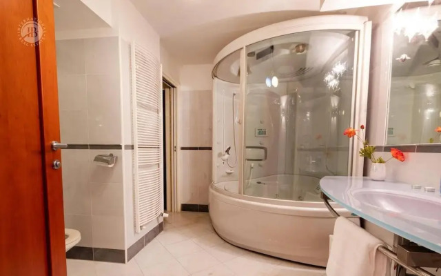 Villa Paradise-sleeps 20-pool-sea Views-pets