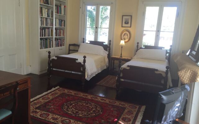 1872 John Denham House Bed and Breakfast