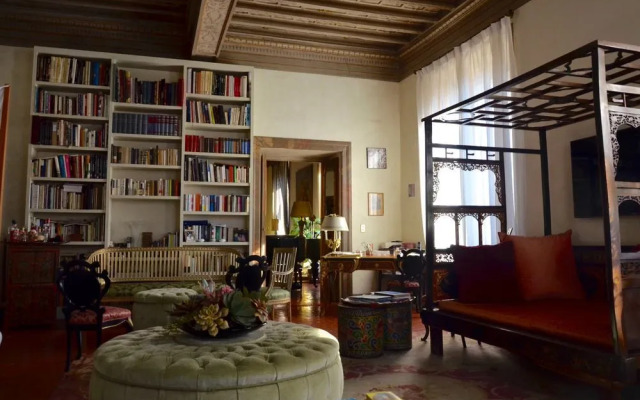 Exclusive Cairoli Apartment