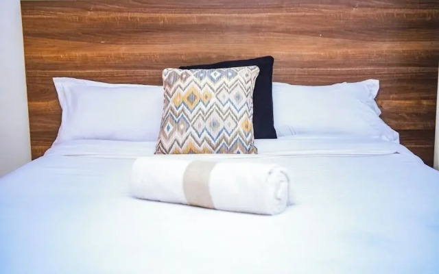 Lux Suites Father's Hub Apartments