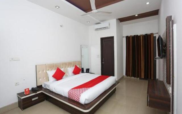 OYO 28227 Hotel Abhinandan