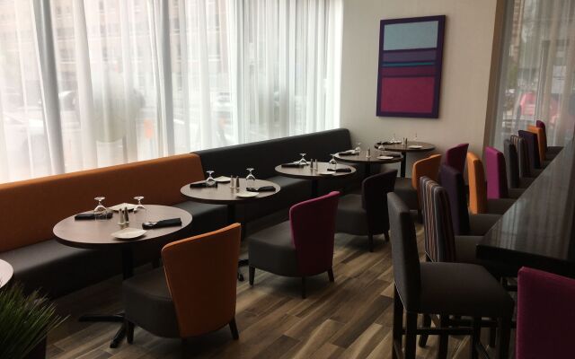 Holiday Inn Hotel & Suites Montreal Centre-ville Ouest by IHG