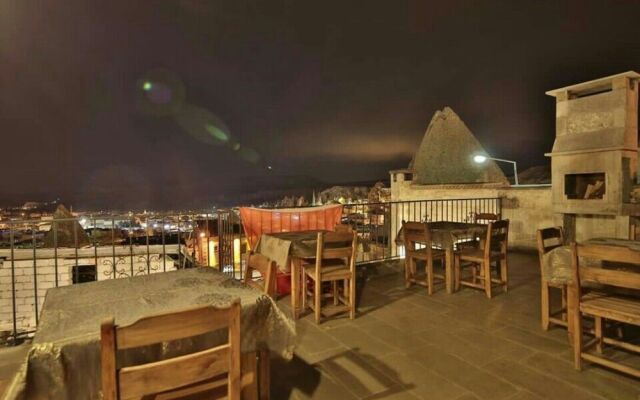 Charming Cave Hotel