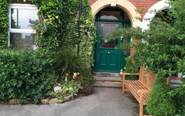 Oak Tree Guest House