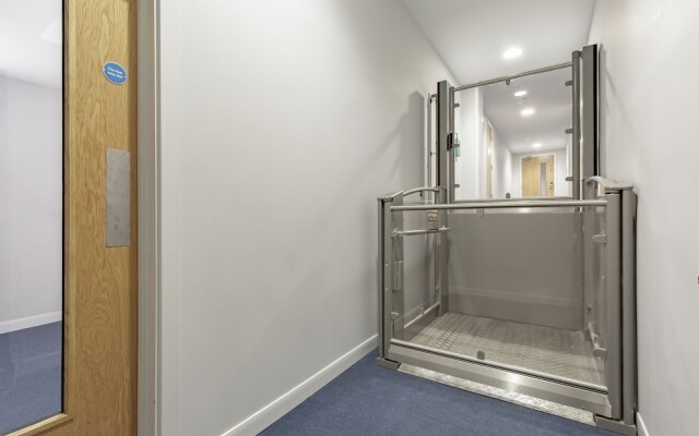 JOIVY Affordable Edinburgh - Adults only