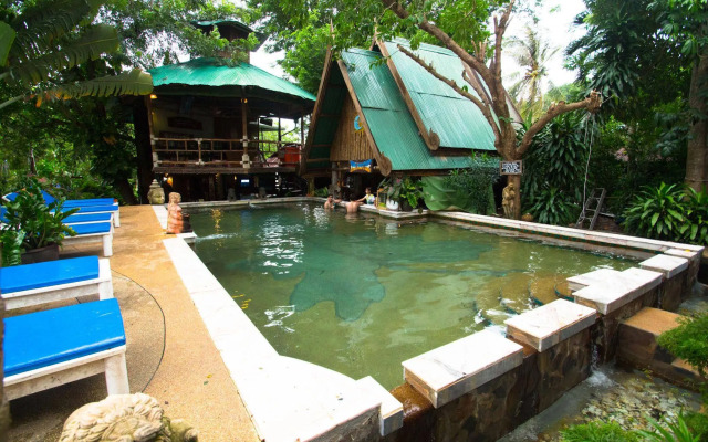 Tropical Garden Bungalow