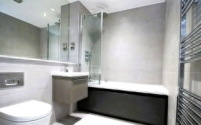 Sophisticated Modern 2 Bedroom Apartment in Solihull