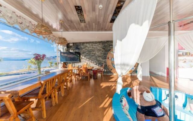 Queting Lake View Inn