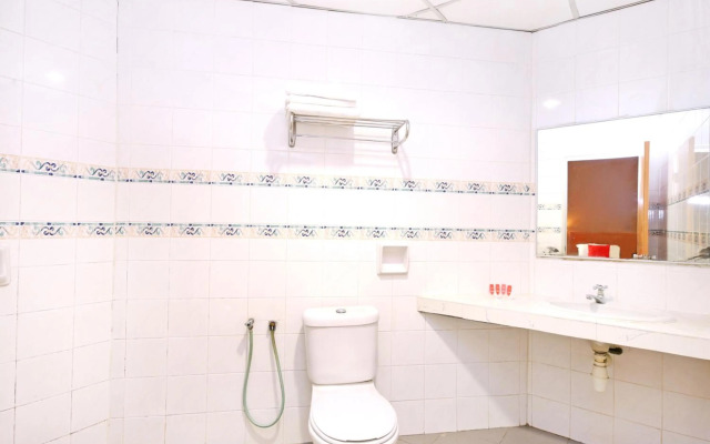 Super OYO 447 Comfort Hotel Meru