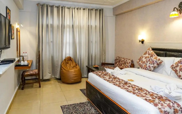 Click Sunburry Hotel Srinagar