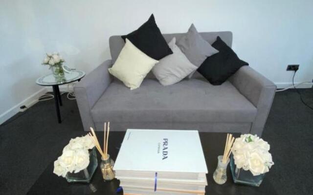 Monochrome 16 , Brentwood