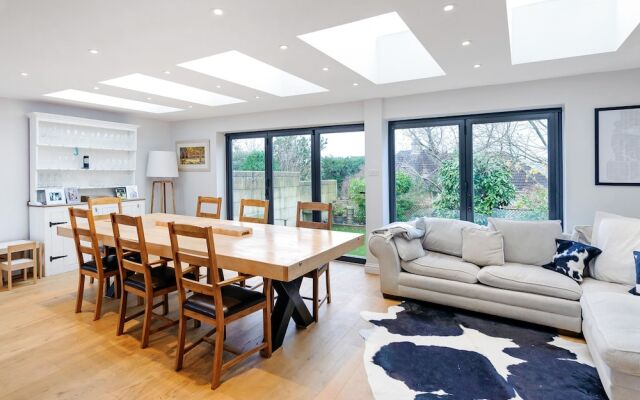 6 Bedroom Edwardian House in Bath