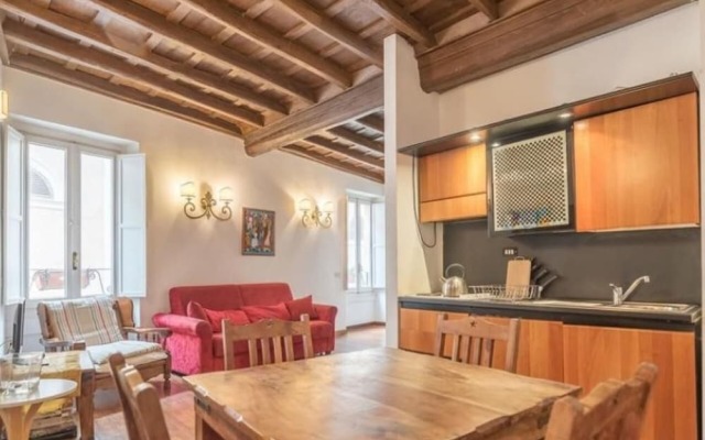 Apartment 6 People, Rome Trevi Fountain Convenient and Clean