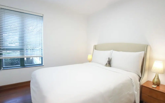 Tyms 2BR Apt Near ITC Xujiahui Line1 11